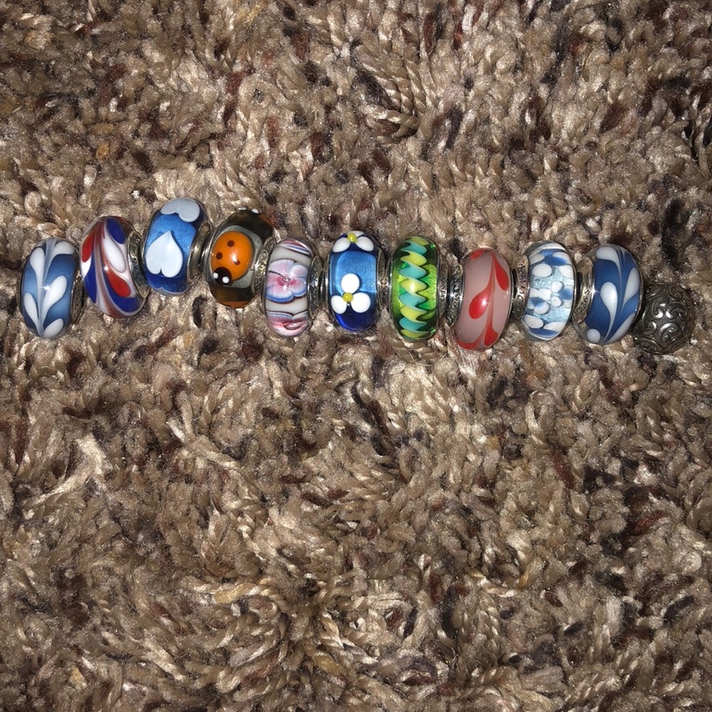 11 pandora beads